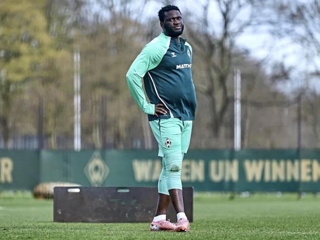 不莱梅主帅：博尼费斯确实有些超重，但有得用总比没有强