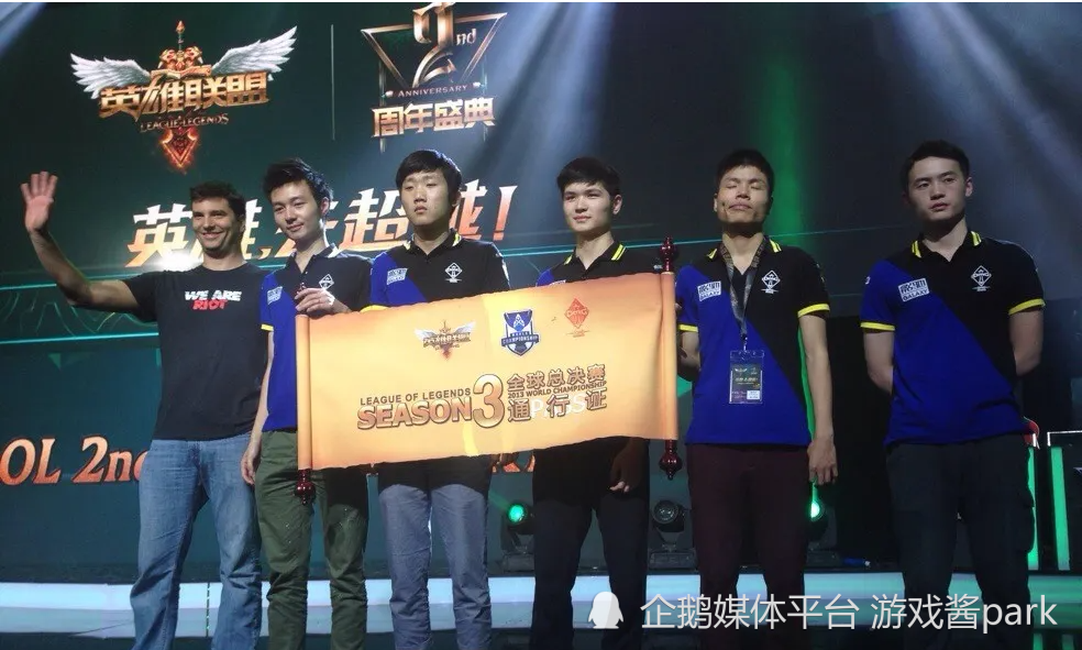 直播一晚收入千万，“闻神”爆火，中老年直播赛道加速掘金